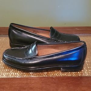 G.H. Bass&Co. Weejuns womens loafers 8 1/2M